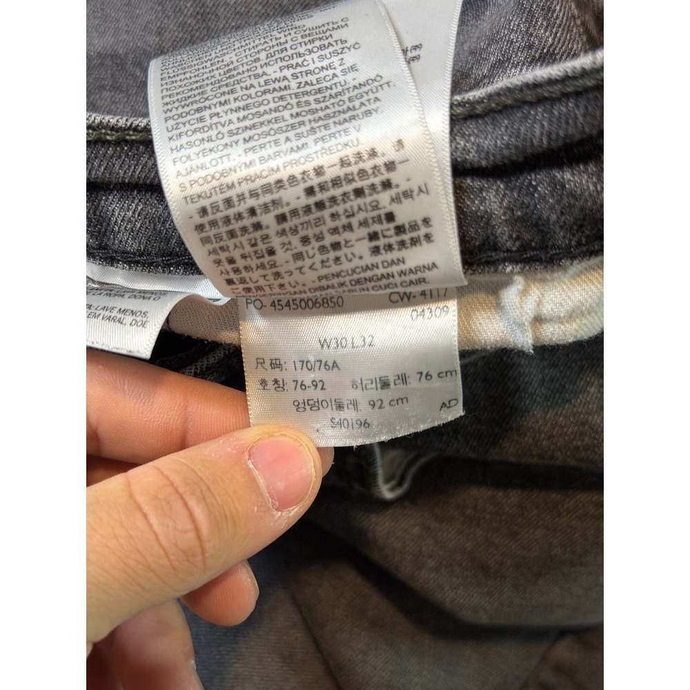 Levi's Jeans 511 Slim Fit Black Wash Distressed Hem Denim Men's Size 30x32 - Picture 6 of 13